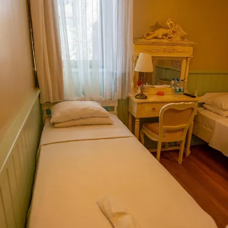 Cunda Mor Limon Oda ve Kahvaltı Ayvalı