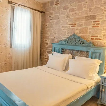 Cunda Mor Limon Oda ve Kahvaltı
