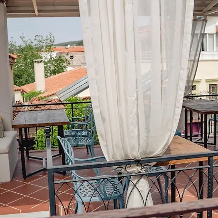 Oda ve Kahvaltı Cunda Mor Limon