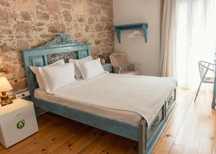 Cunda Mor Limon Ayvalı